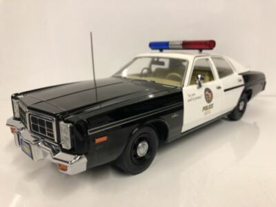 Miniature Greenlight 1:18 - Dodge Monaco Police + T-800 Endoskeleton Terminator