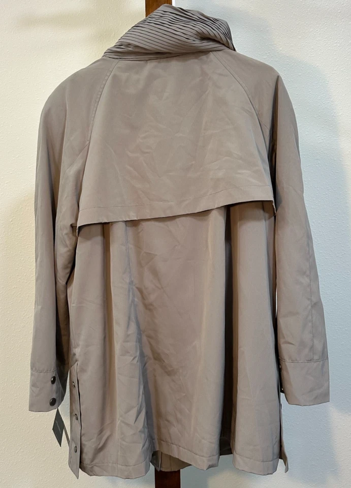 Gallery New York Impermeable Chaqueta Para Mujer XLP Petite Taupe Cuello Plisado Nuevo Con Etiquetas Foto 2 de 4