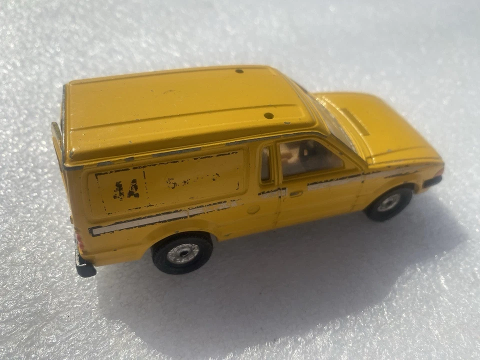 Corgi 537 Ford Escort Van 55 MK3 - AA Service - Image 2 of 2