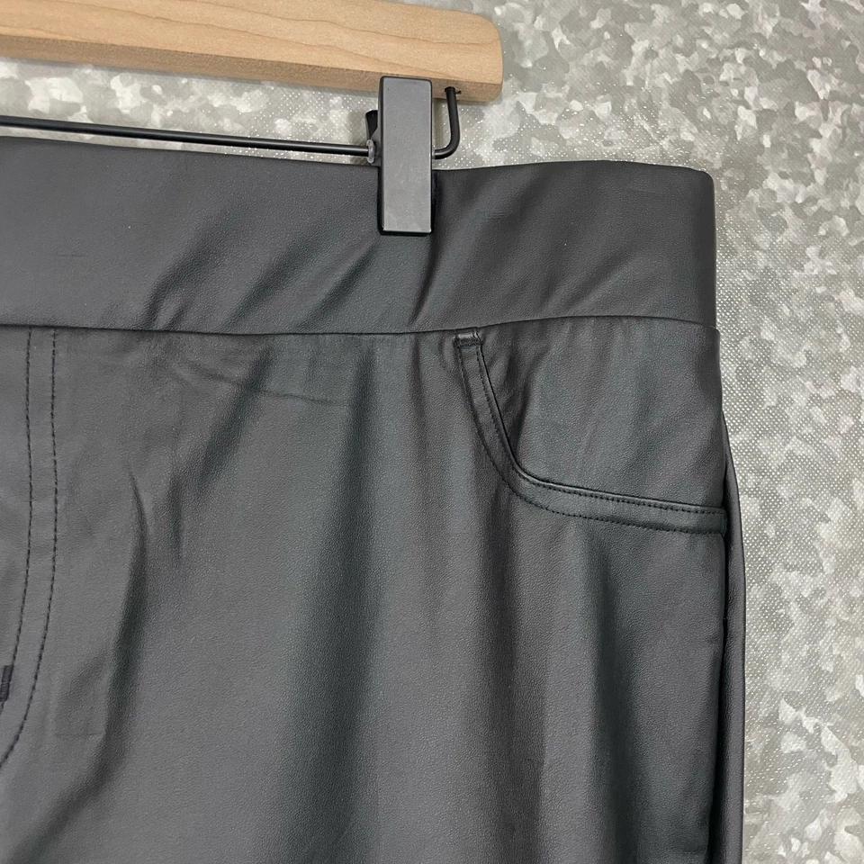 Legging acampanado cintura firma cuero sintético negro Torrid para mujer - talla 3 (3X) Foto 3 de 4