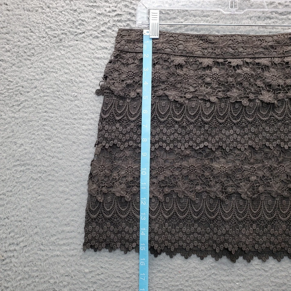 Minifalda para mujer American Eagle Outfitters talla 10 gris ganchillo forrada en capas Foto 3 de 4