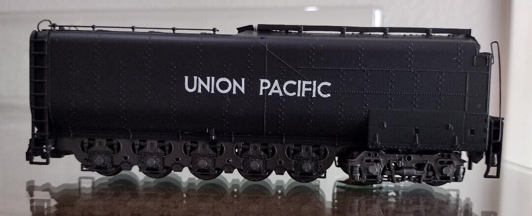 Rivarossi HO Steam Locomotive 4-8-8-4 Rivarossi HO Steam Locomotive 4-8-8-4