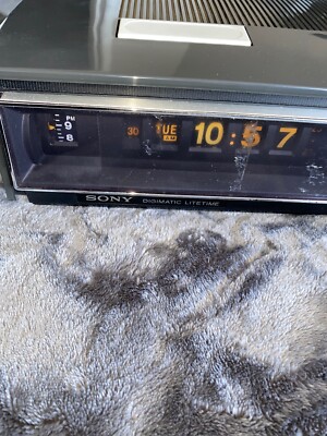Vintage Sony TFM-C660W Digimatic Litetime Flip Clock Alarm AMFM