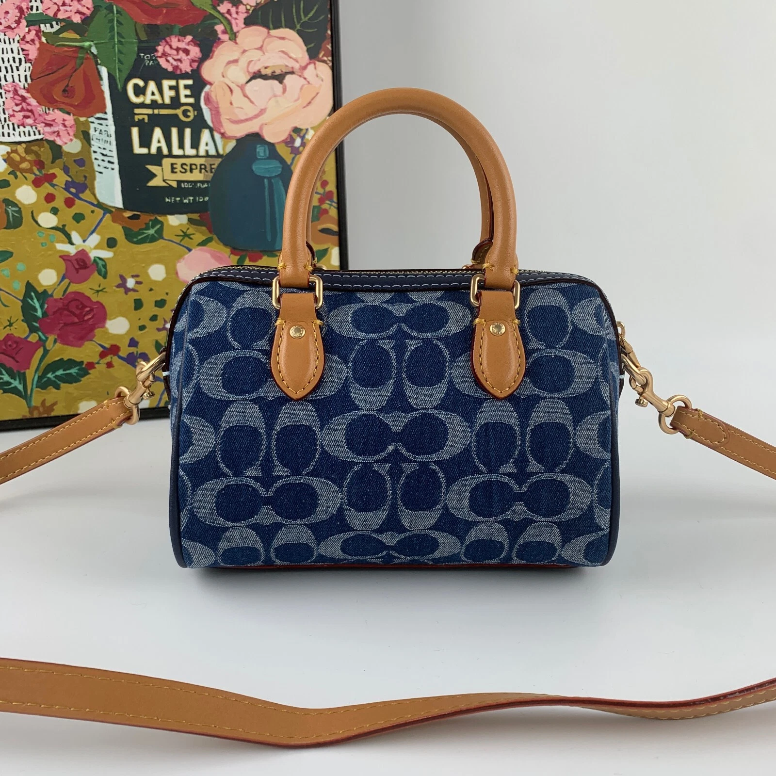 Borsa a tracolla Coach Mini Rowan nuova con etichette in denim firmato con ciondolo ciliegia CY742