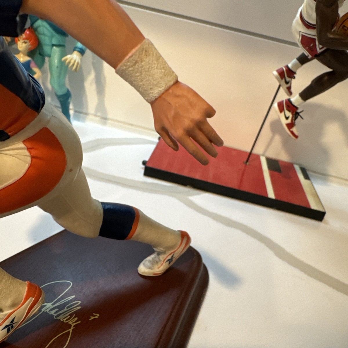 JOHN ELWAY DANBURY MINT LIMITED EDITION FIGURINE 9 INCH BRONCOS
