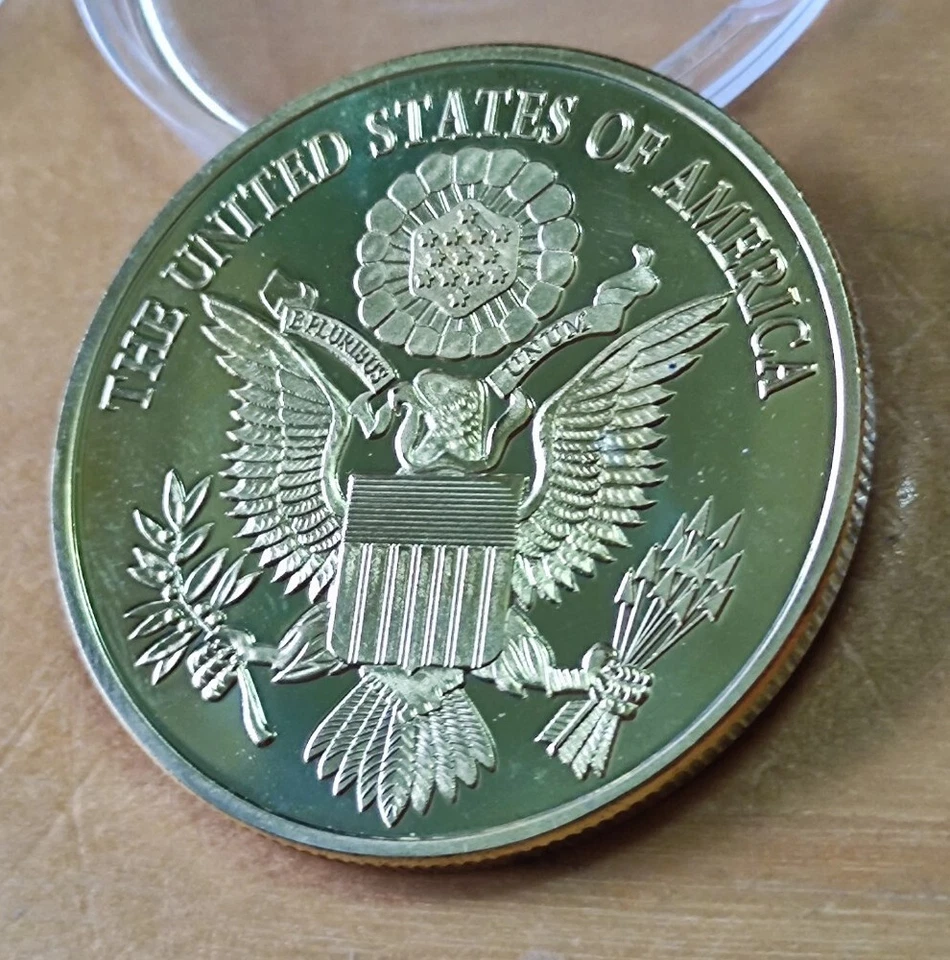 United States Of America USA Eagle gold color medal medallion souvenir coin - Image 3 of 4