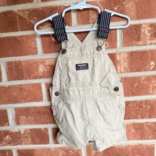 OshKosh B'gosh shortalls with adjustable straps and pockets Size 9 months