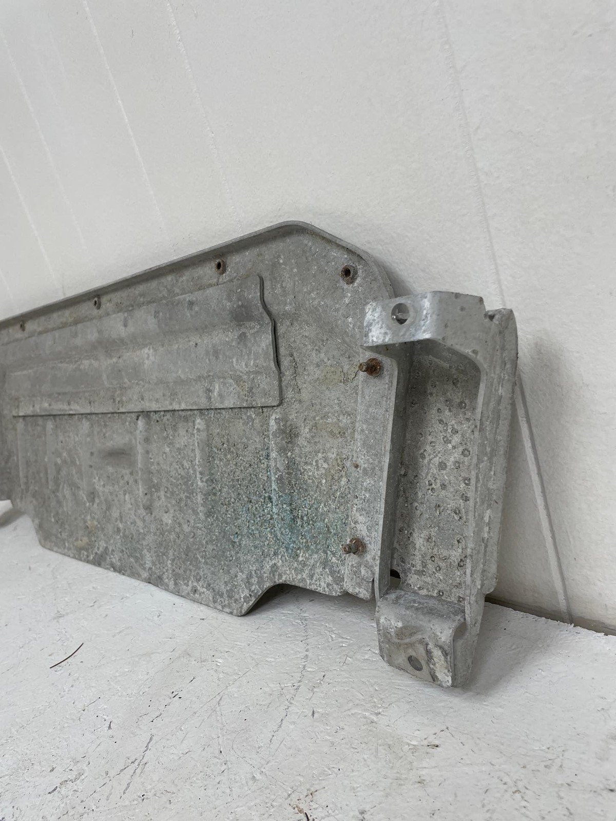 2016-2020 BENTLEY BENTAYGA ENGINE COVER PLATE DEBRIS SHIELD DUST DIRT PROTECTOR