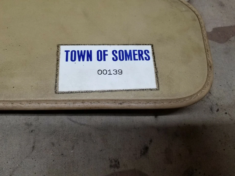 1977 77 GMC Sierra Chevrolet Silverado Blazer Jimmy Tan DoeSkin quebra sol fabricante de equipamento original - Imagem 3 de 4