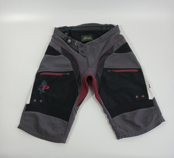 Women Peak Performance Shorts Black Polyamide 36 /