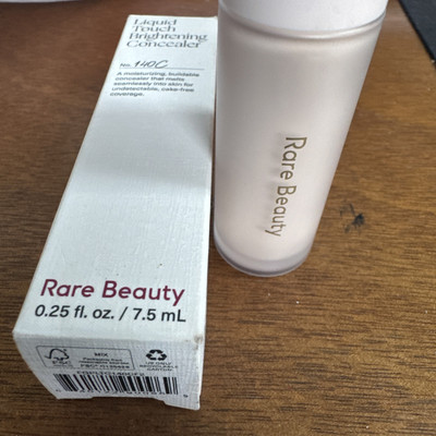 Rare Beauty Selena Gomez Liquid Touch Brightening Concealer 140c