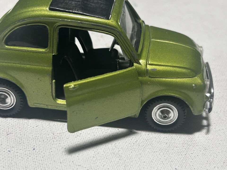 Polistil S.599 Fiat 500 L  Scala 1/25  - Immagine 3 di 4