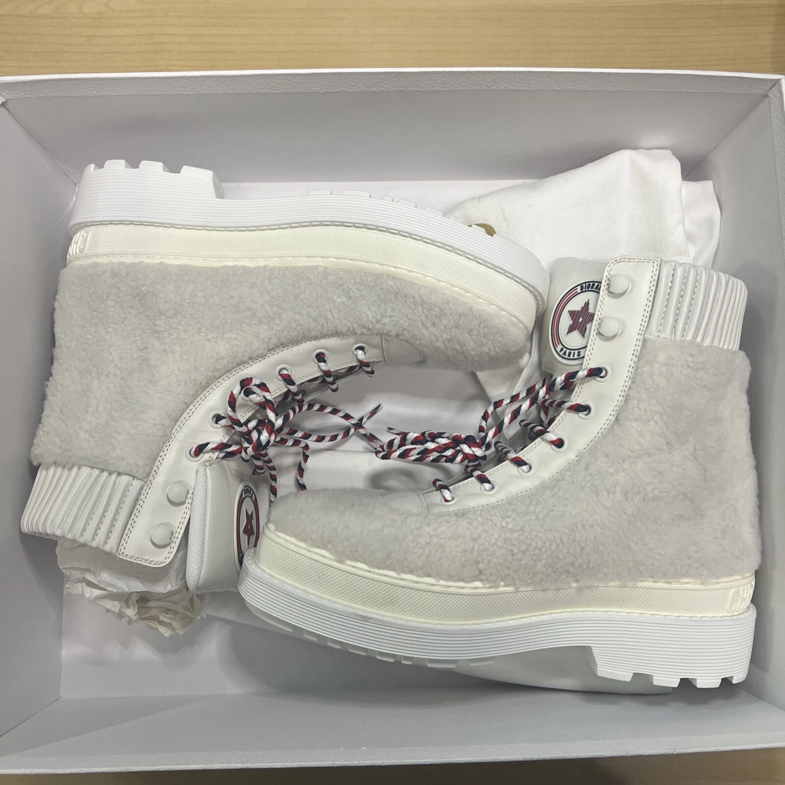 Botte Christian Dior « Paris Alpes » en veau et peau de mouton blanc taille 9/39,5   NEUVE