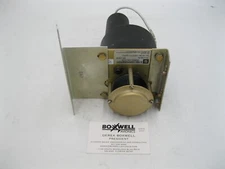 S TEC AUTOPILOT ROLL SERVO WITH BRACKET PN: 0106-R9