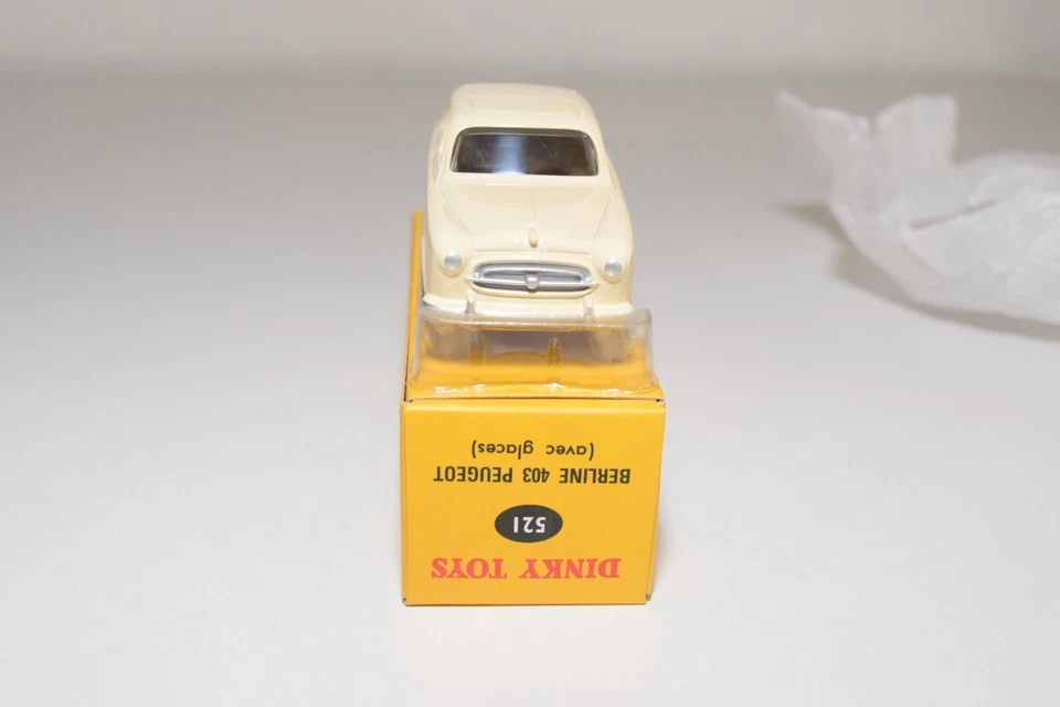 A40 1:43 DINKY TOYS ATLAS 521 PEUGEOT 403 SEDÁN CREMA NOEL NAVIDAD 2012 SIN USAR, EN CAJA Foto 3 de 4
