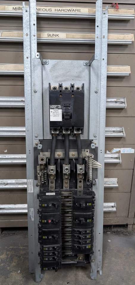 🤪 SQUARE D 225 AMP MAIN BREAKER PANEL INTERIOR 208Y/120 VAC NQOD430M225CU - Image 4 of 4