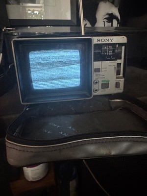 Vintage Sony TV-415 Zooming Picture.. tested works very clean condition