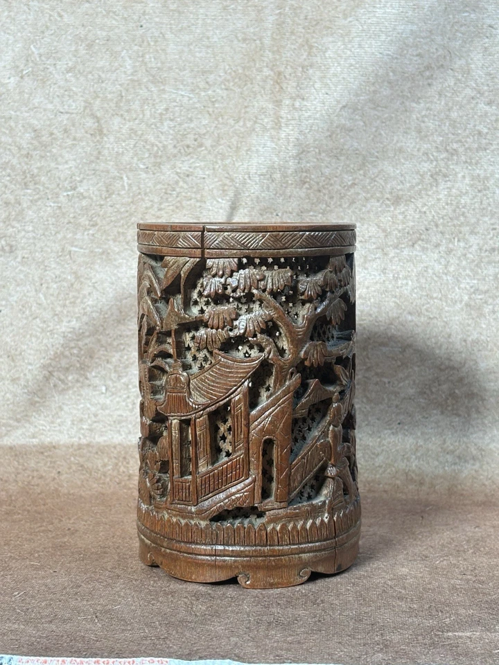 Cepillo chino de bambú finamente tallado y reticulado, firmado Foto 2 de 4