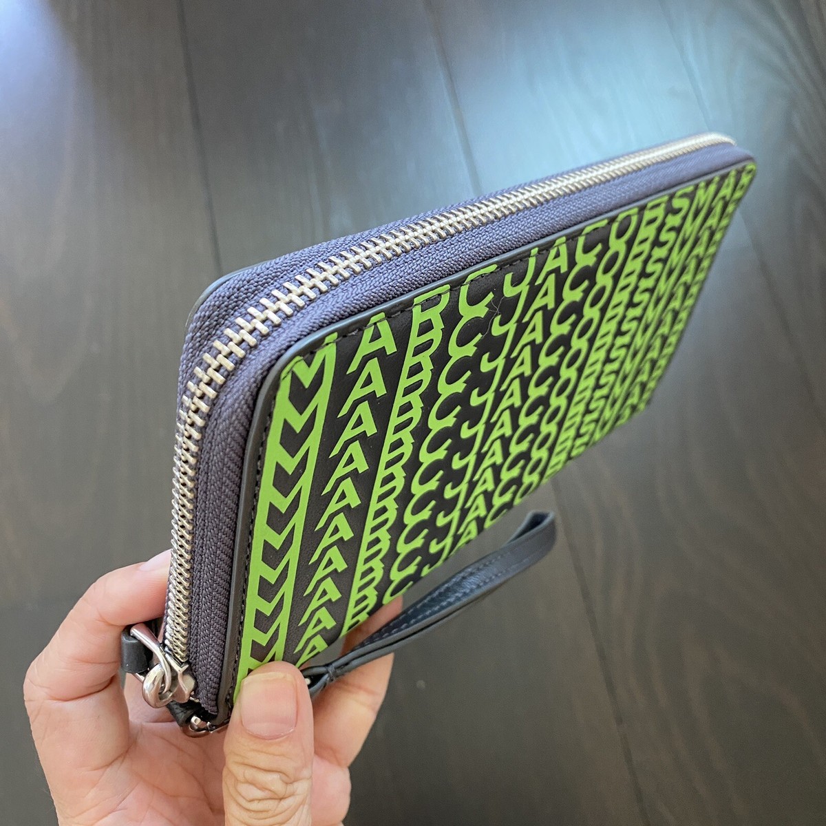 限定販売★Marc Jacobs Monogram Wristlet Wallet S151L03FA22 Marc Jacobs Monogram Wristlet Wallet S151L03FA22 in Grey
