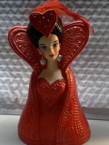 Jarrón de Colección Bob Mackie Barbie 1995 Reina de Corazones Mattel Enesco Plumas - Imagen 1 de 8