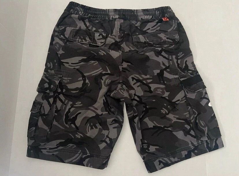 Bermuda utilitária A Bathing Ape camuflada carga verde militar masculina tamanho médio - Imagem 3 de 4