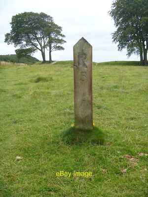 Photo 12x8 A walk around Beacon Hill [2] Roundway A marker post at Oliver& c2021
