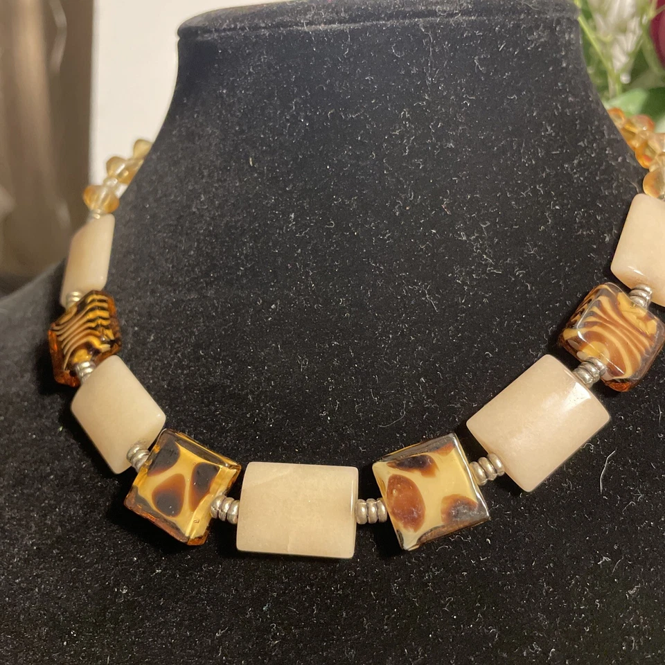 Precioso collar de cuentas de vidrio estampado animal Foto 3 de 4