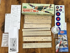 Vintage Guillow's 1976 Supermarine Spitfire Mk-1 Wood model airplane Complete