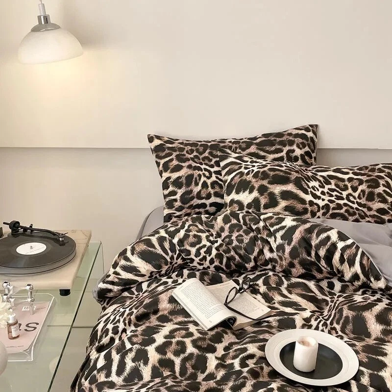 Juego de edredón de 4 piezas con estampado de leopardo de algodón puro Foto 4 de 4