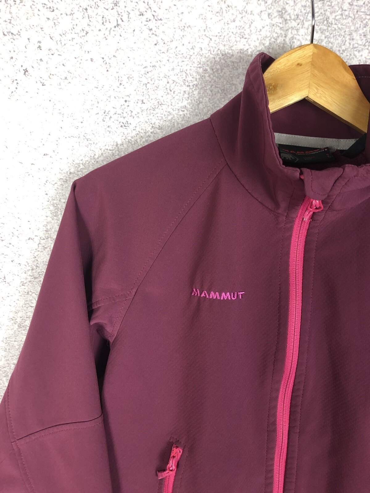 Woman’s Mammut Softshell Jacket Softech Outdoor S… - image 2