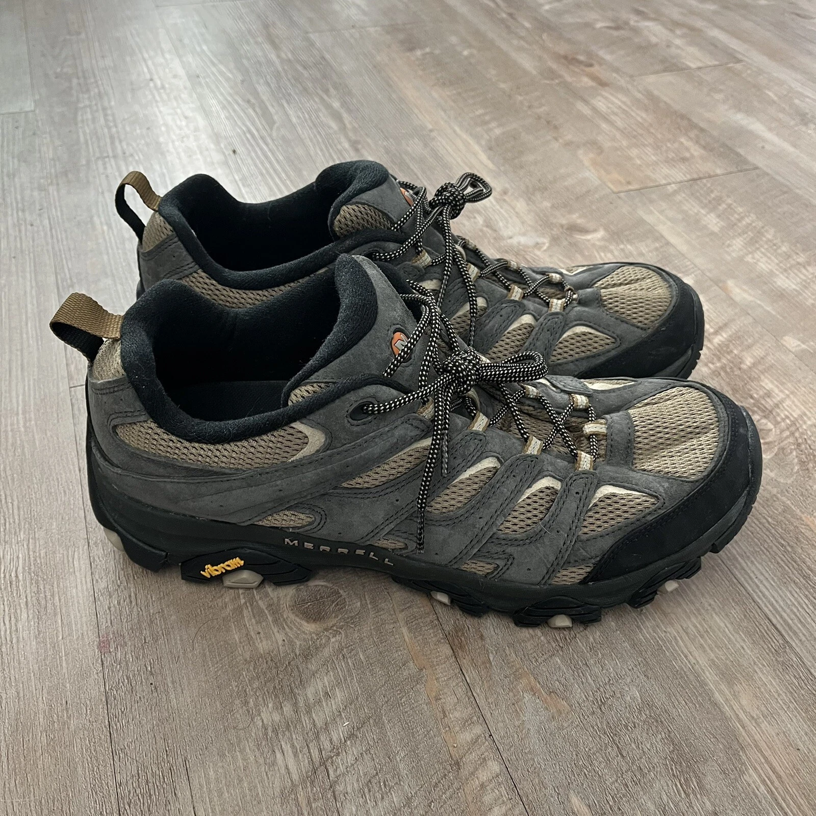merrell moab vibram outsole low top suede shoes