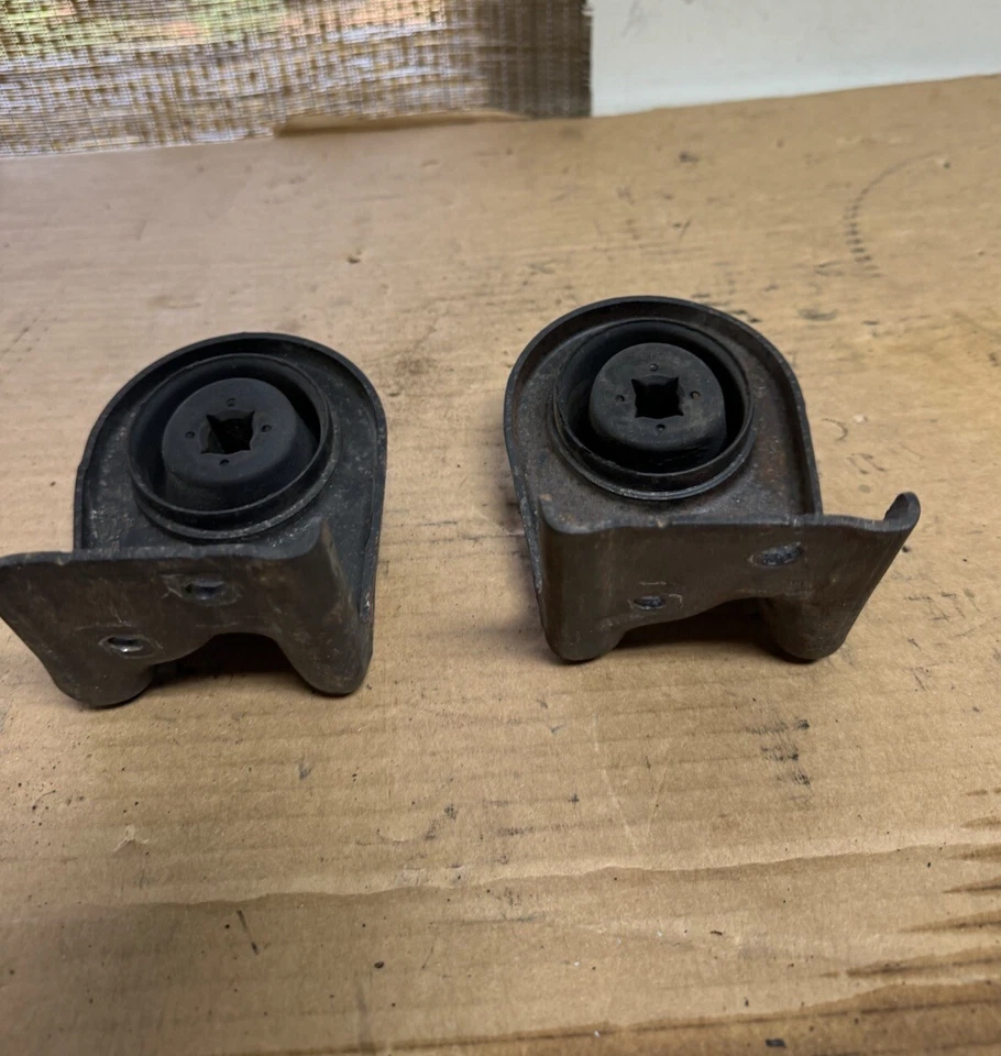 Ford F150 XLT 2018 3,3 L tracción trasera silenciador de escape soporte de suspensión OEM conjunto de 2 Foto 2 de 4