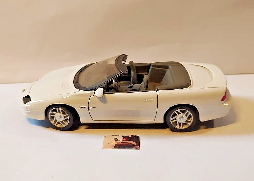 Die-cast modellino Maisto Camaro 328 scala 1:25