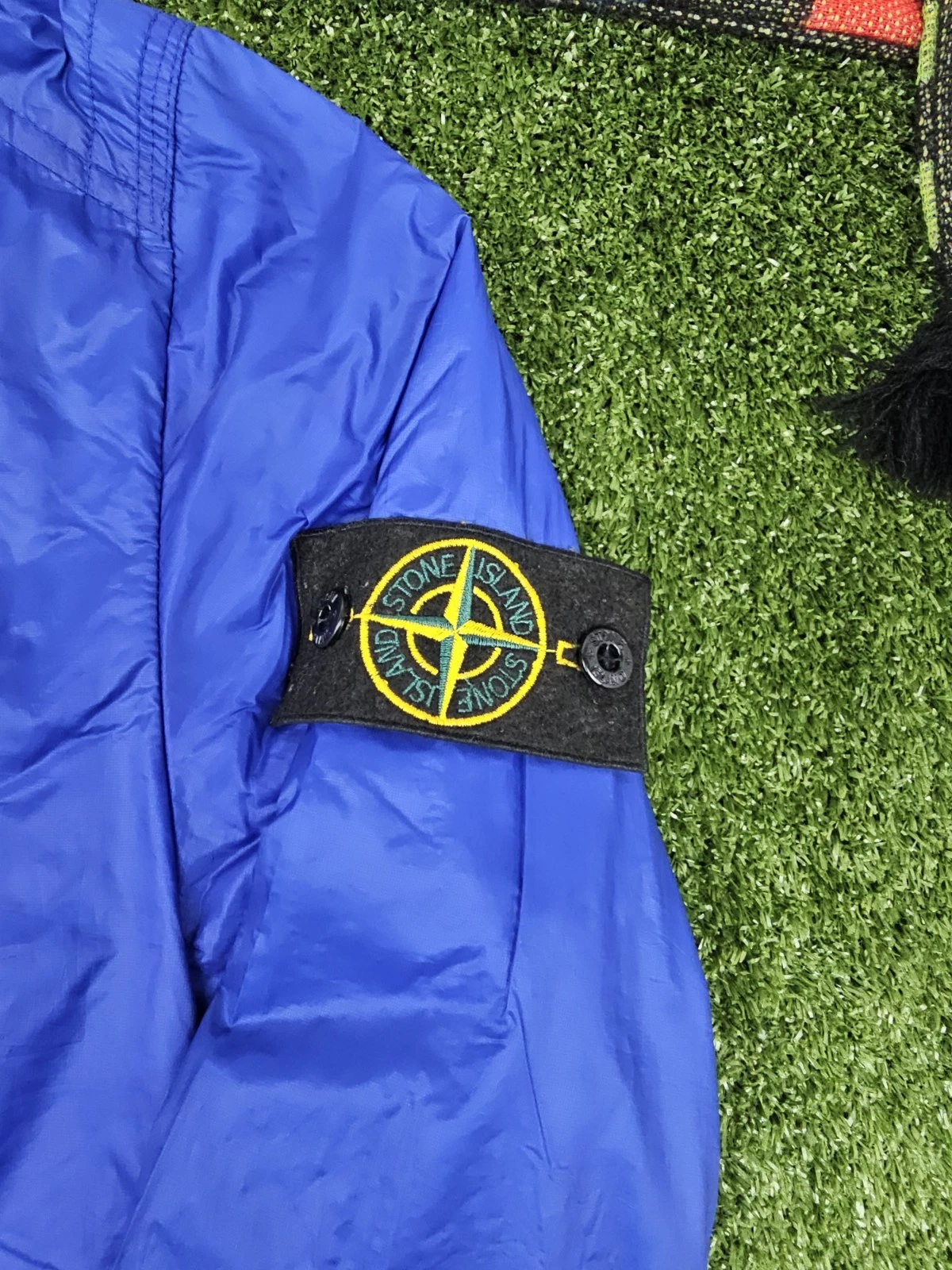 stone island men L micro rip stop primaloft hooded jacket blue full zip packable - product detail image 4