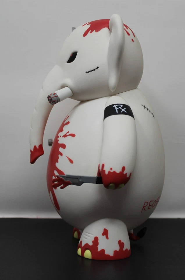 DOCTOR BOMB (BLOOD SPLATTERED) REDRUM EDITION - 8 INCH - KOZIK - 2007 - TOY2R - Image 3 of 4