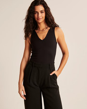 Excellent Abercrombie Fitch Women's Black V Neck Sleeveless Bodysuit Size: XL