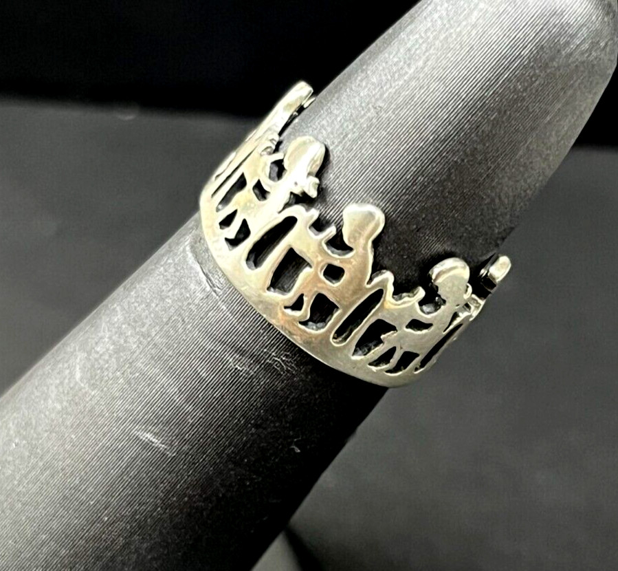 Rare Retired James Avery Kids at School Desks Size 5 Gem