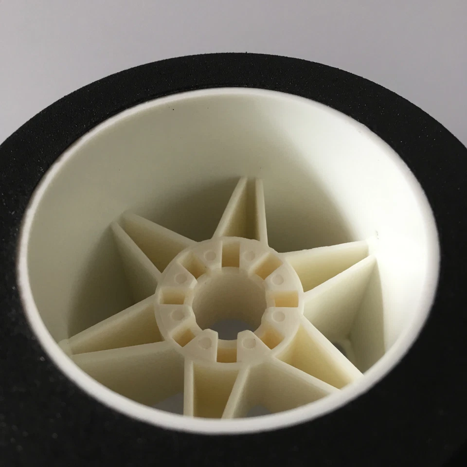 Moosgummi Reifen 1:8 On-Road mit Felge hinten 32 Shore EVOLVA Kyosho 36224-32 - Bild 3 von 4