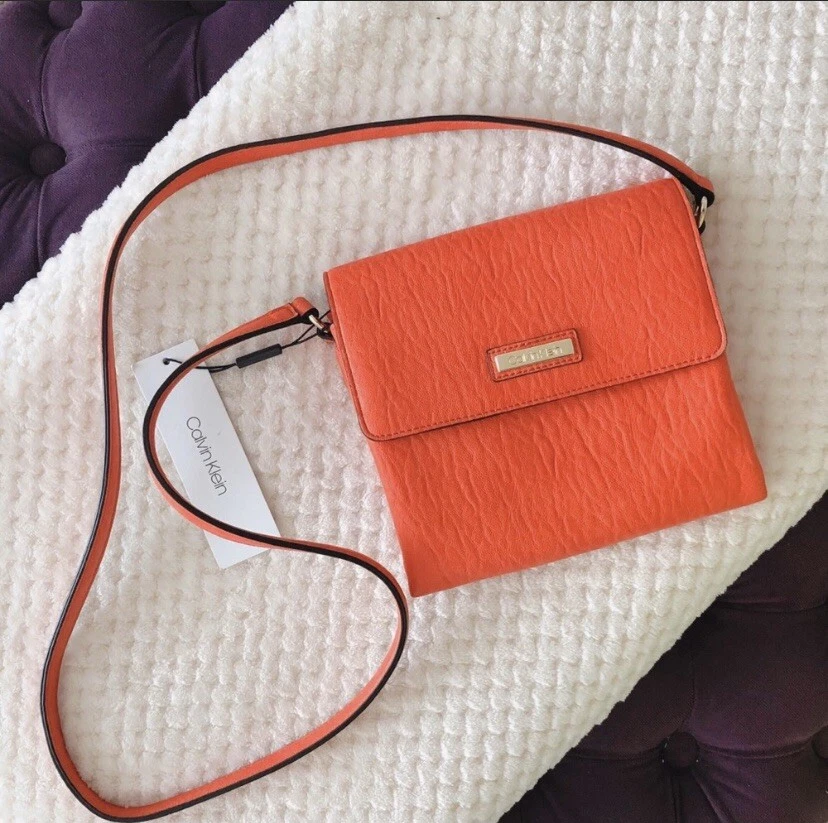 Calvin Klein - Ew Flap Cross body bag