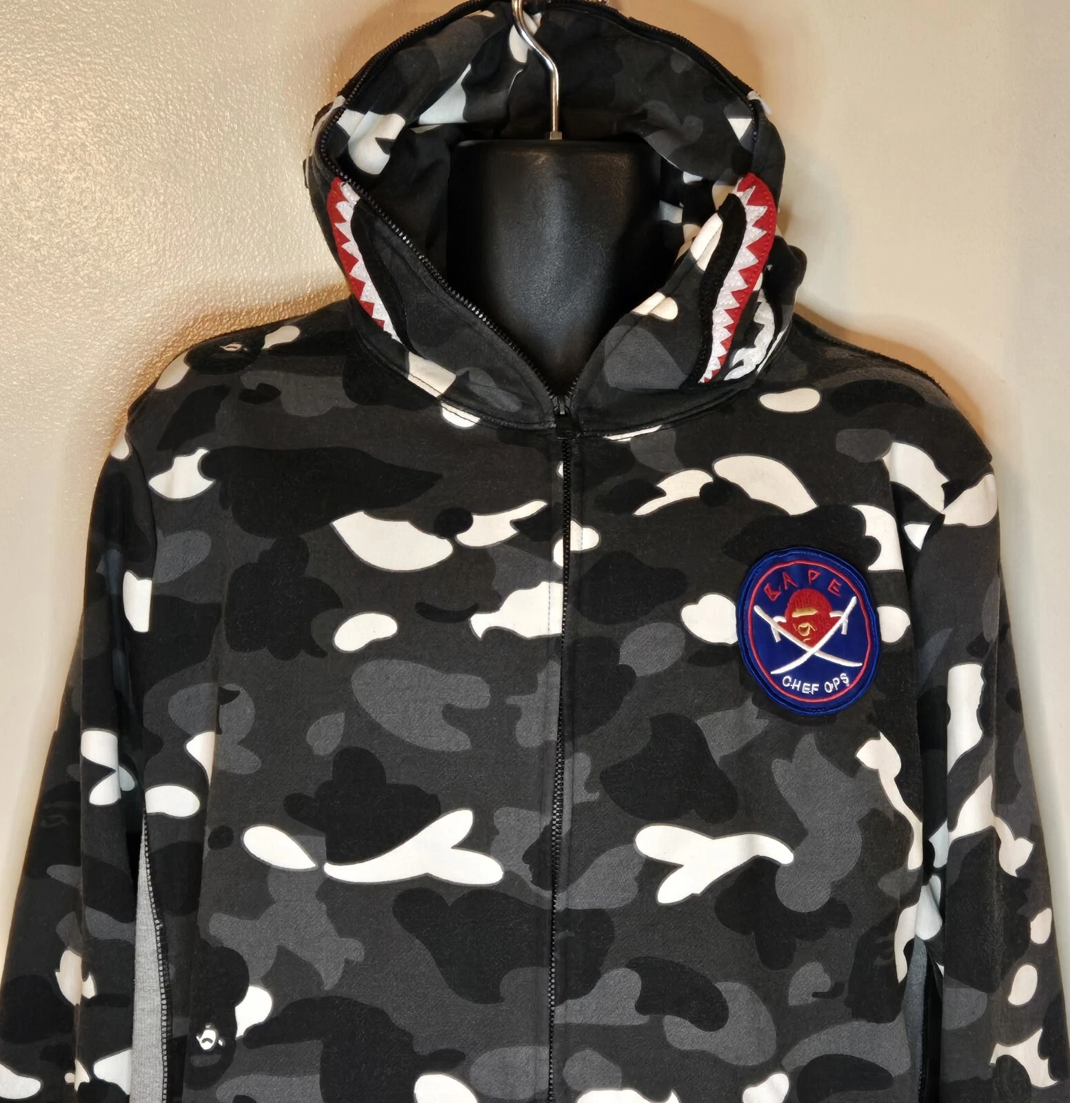 A BATHING APE (BAPE) Felpa con cappuccio e zip intera Glow in the Dark Camo Shark BAPE A Bathing Ape taglia XL