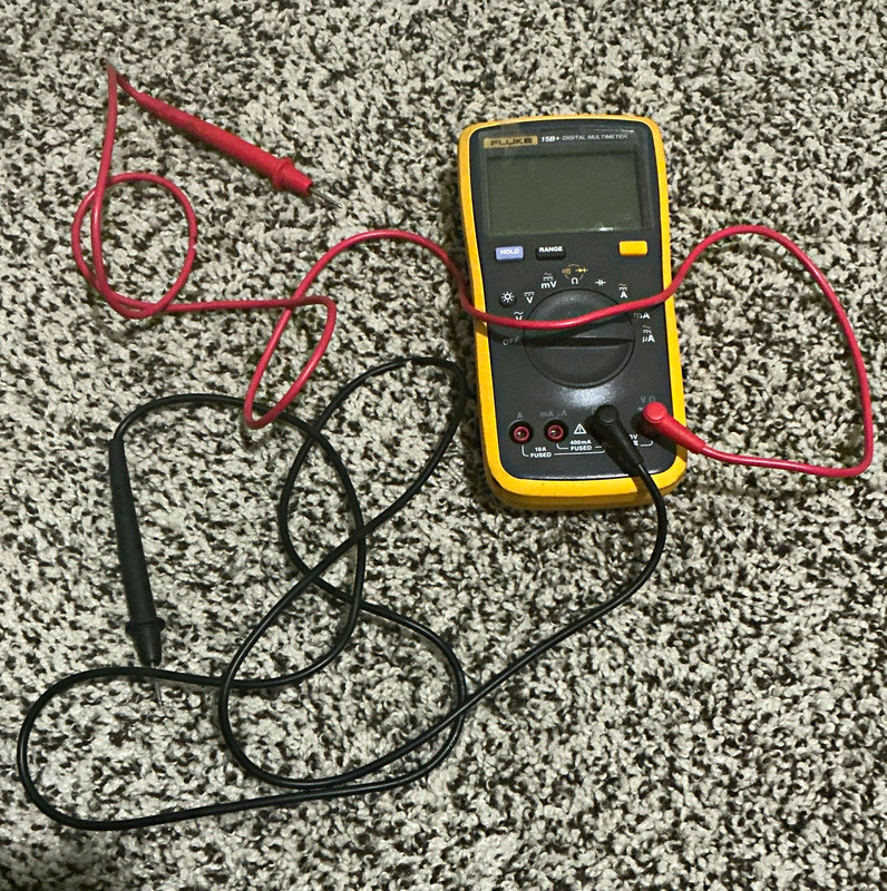 Fluke 15B+ CAT III Digital Multimeter 6000 Count 600V 10A w/ Test Leads