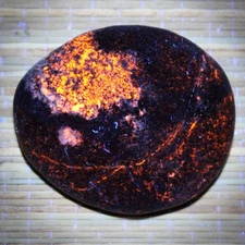 UNIQUE Yooperlite Rock from Lake Superior Fluorescent Sodalite Glow Stone L4