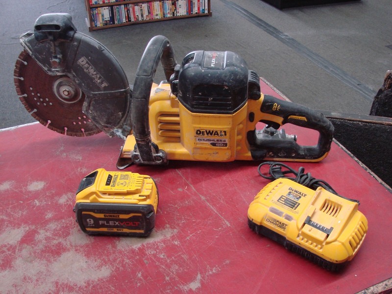 DeWalt DCS692 60V Flexvolt Cordless Concrete saw w/Battery & Charger