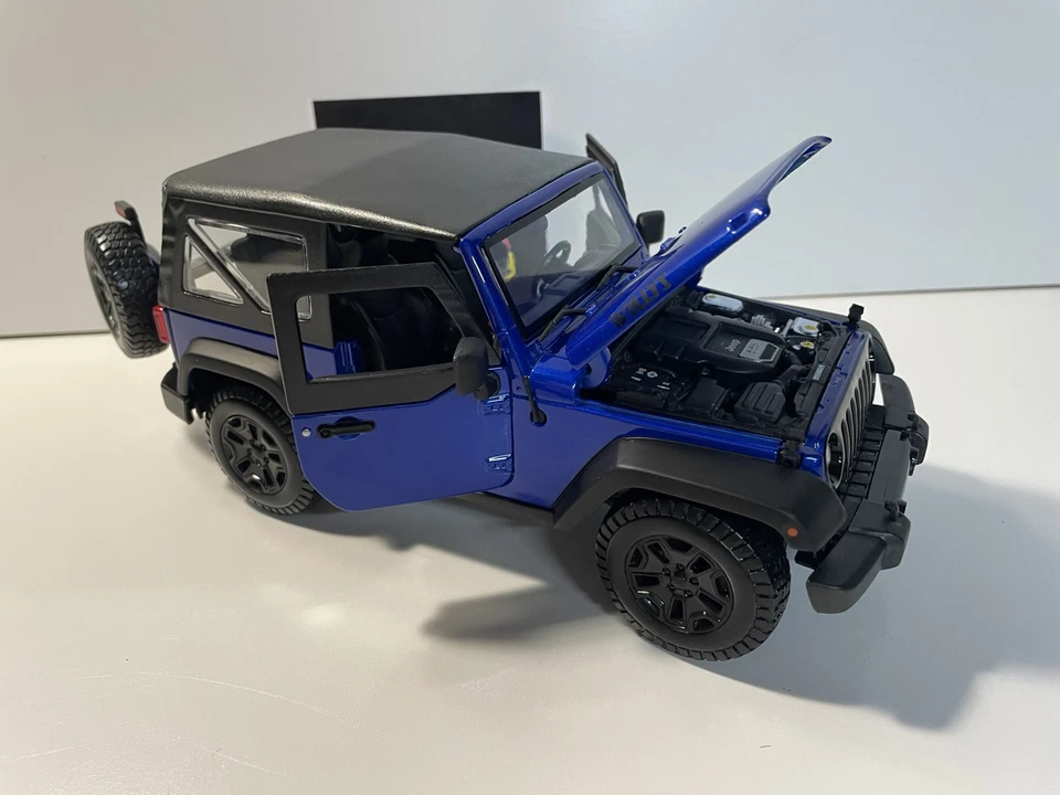 Maisto 1:18 Scale Diecast Model Car  2014 Jeep Wrangler Willys. - Image 4 of 4