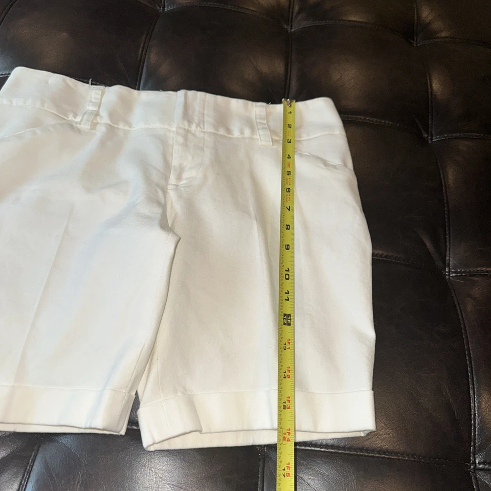 Shorts Alice + Olivia Feminino Tamanho 6 Algodão com Zíper Gancho e Olhos Algemados Branco - Imagem 3 de 4