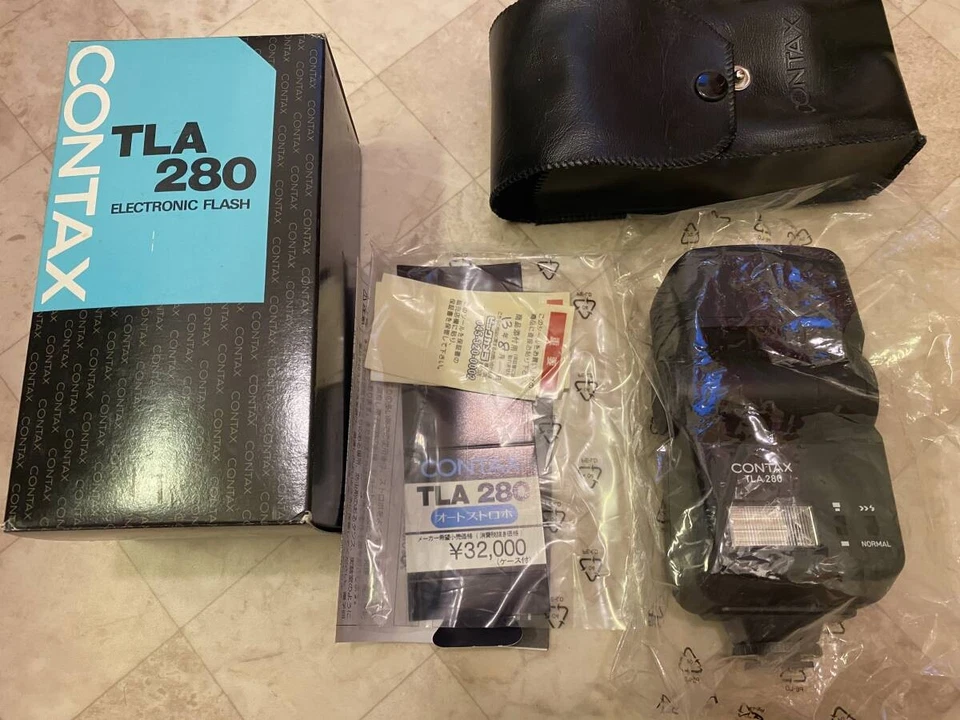 Unused Contax TLA280 Shoe Mount Flash for Contax SLR Camera Electronic Flash  - Image 2 of 4