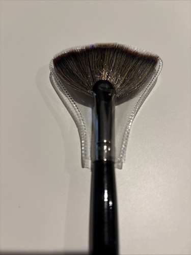Morphe Cosmetics E60 Deluxe Highlight Fan Brush - Picture 2 of 4
