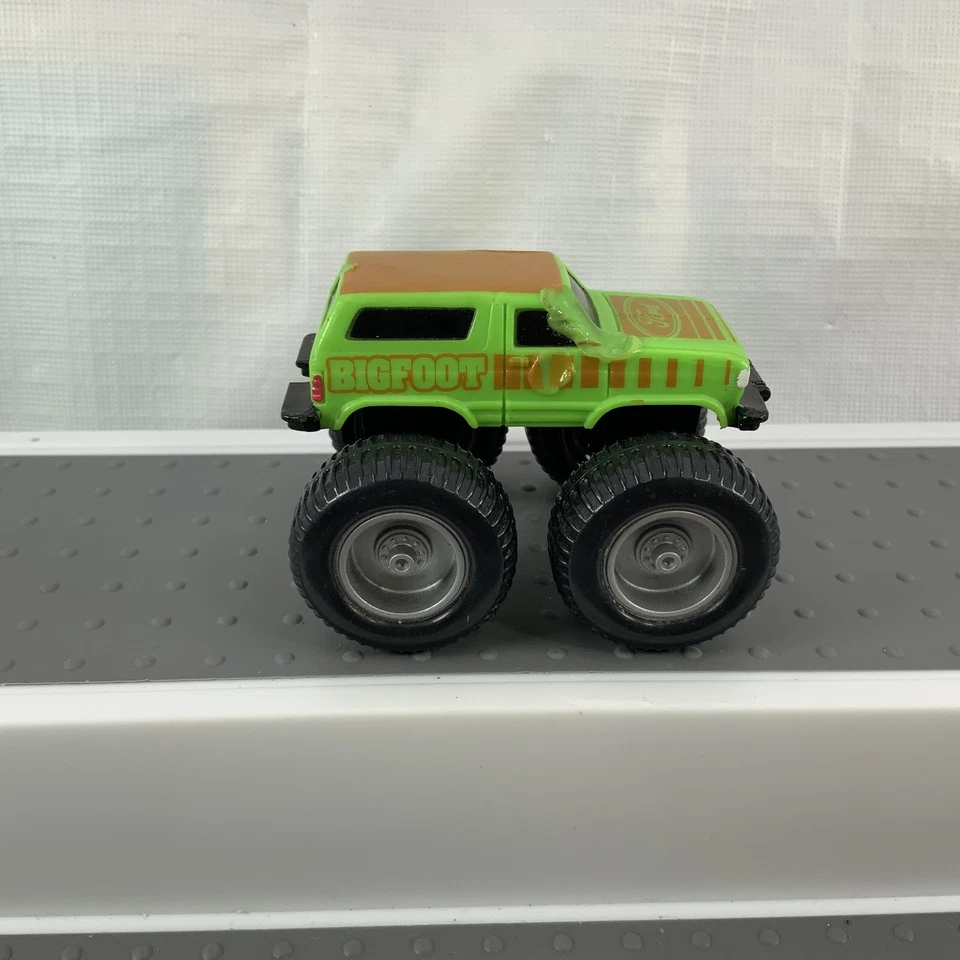 Juguete de comida vintage McDonalds Bigfoot Ford Bronco Monster Truck plástico verde claro Foto 3 de 4