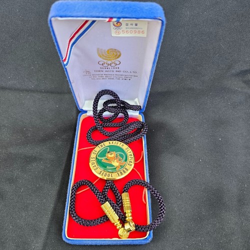 Vintage Authentic 1988 Seoul Olympics XXIVTH Hodori Bolo Tie Medal -Original Box - Picture 2 of 8