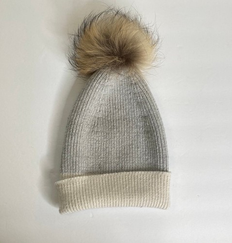 Gigi Pip beanie toque grey white Pom Pom EUC
